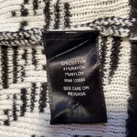 Skull Cardigan ~ Black and White ~ Punk Rock ~ Hot Topic UniSex - Picture 4 of 8